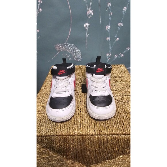 Nike Court Borough Mid 2  Sneakers- White With Red Swish & Black Toe Size 8C - Picture 1 of 4